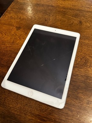 Apple iPad Air (1st Generation) A1474 16 GB, Wi-Fi, 9.7 in - Space Gray