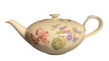 Heinrich Anmut, Vintage Teekanne cremefarben mit floraler Bemalung (Honeyglaze)