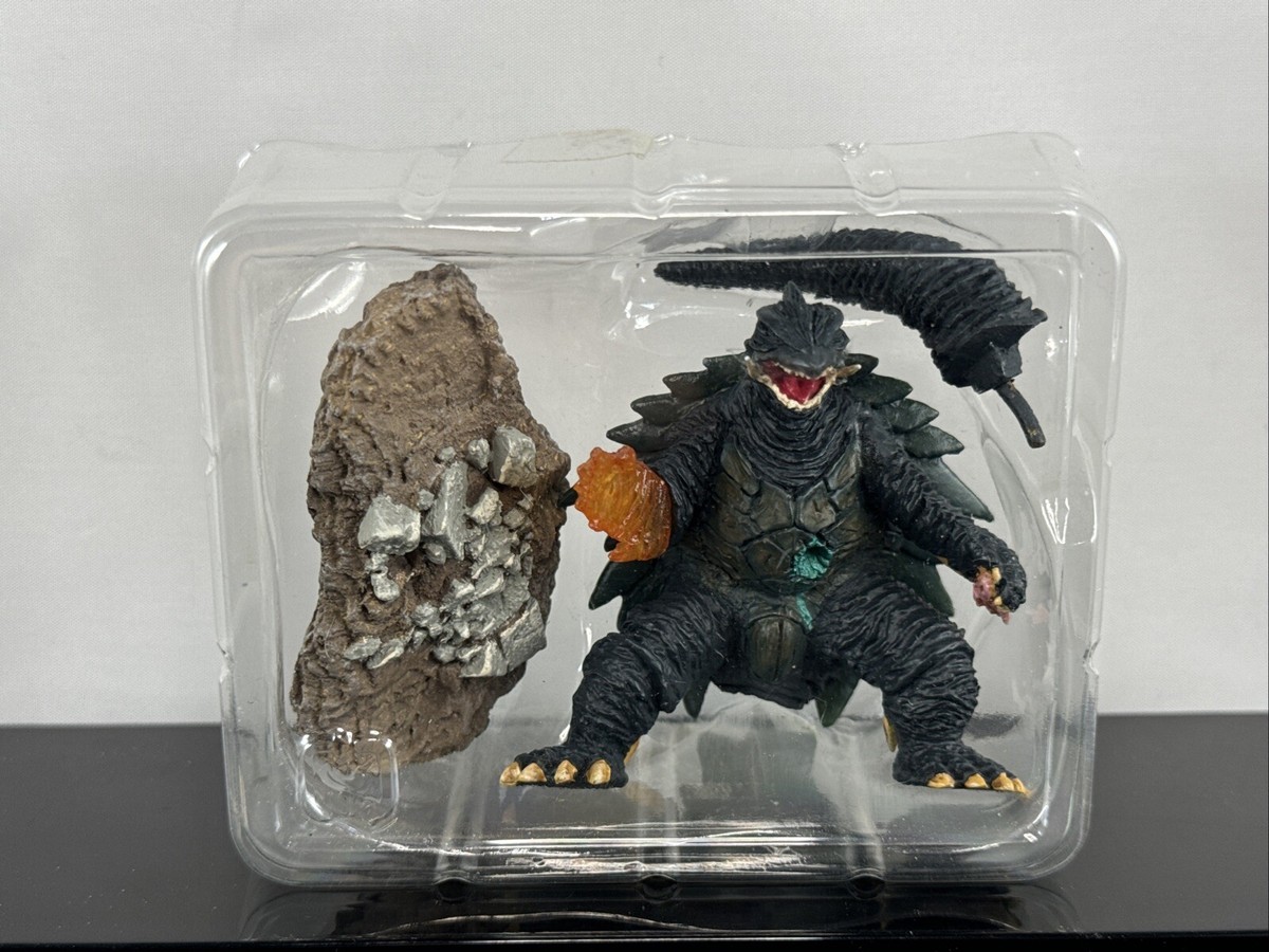 IWAKURA 2.5” GAMERA PLASMA BATTLE DAMAGE DIORAMA Mini HG Figure