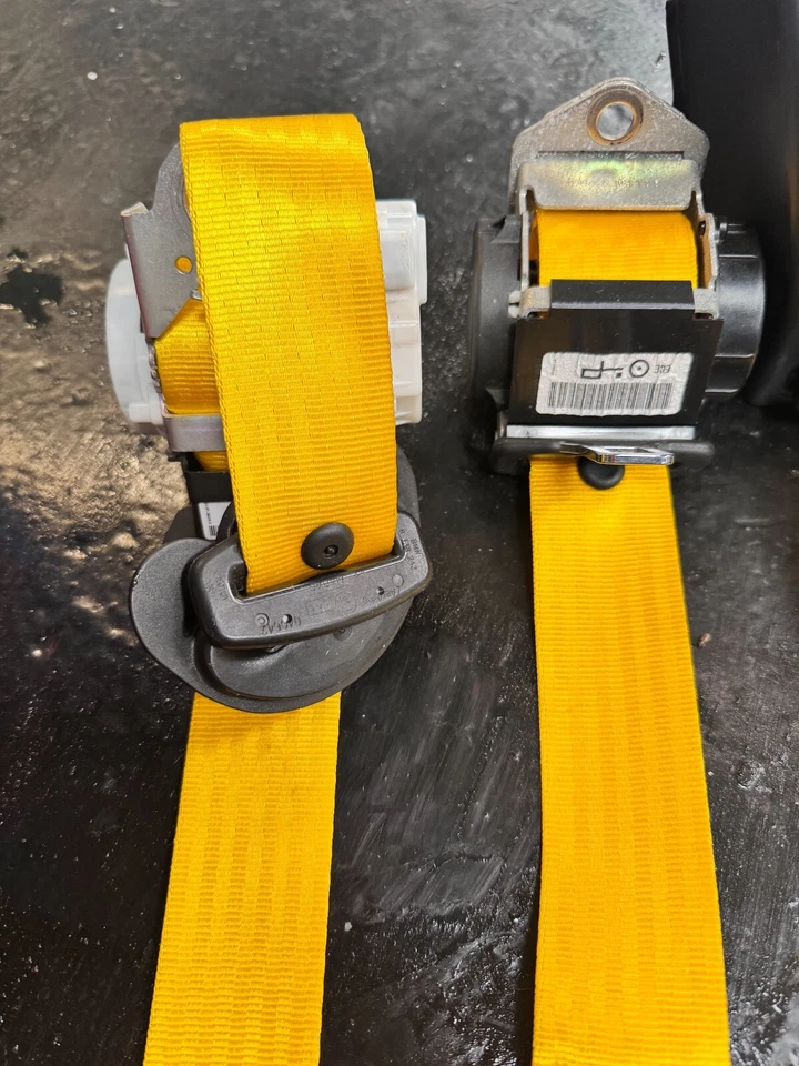 BMW E92 COUPE M3 CUSTOM YELLOW FRONT & REAR FULL SEAT BELT SET - Image 2 of 3