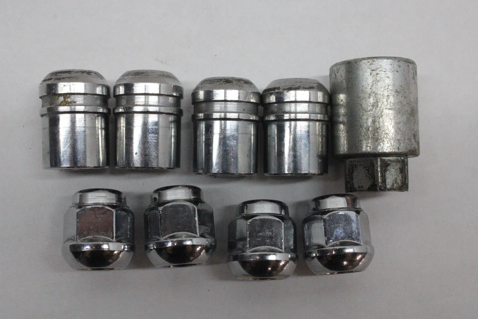 Honda CR-V 2018 tuercas de rueda de bloqueo 4 tuercas de rueda de repuesto 4 tomas y llave OEM Foto 3 de 4