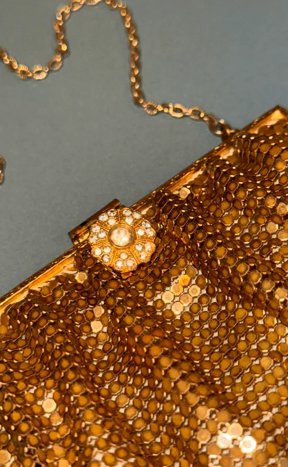 Bolso de Noche Vintage Años 50 - 60 Cadena Dorada Metal Lentejuelas Mujer’s Monedero Bolso sin asas Foto 2 de 4