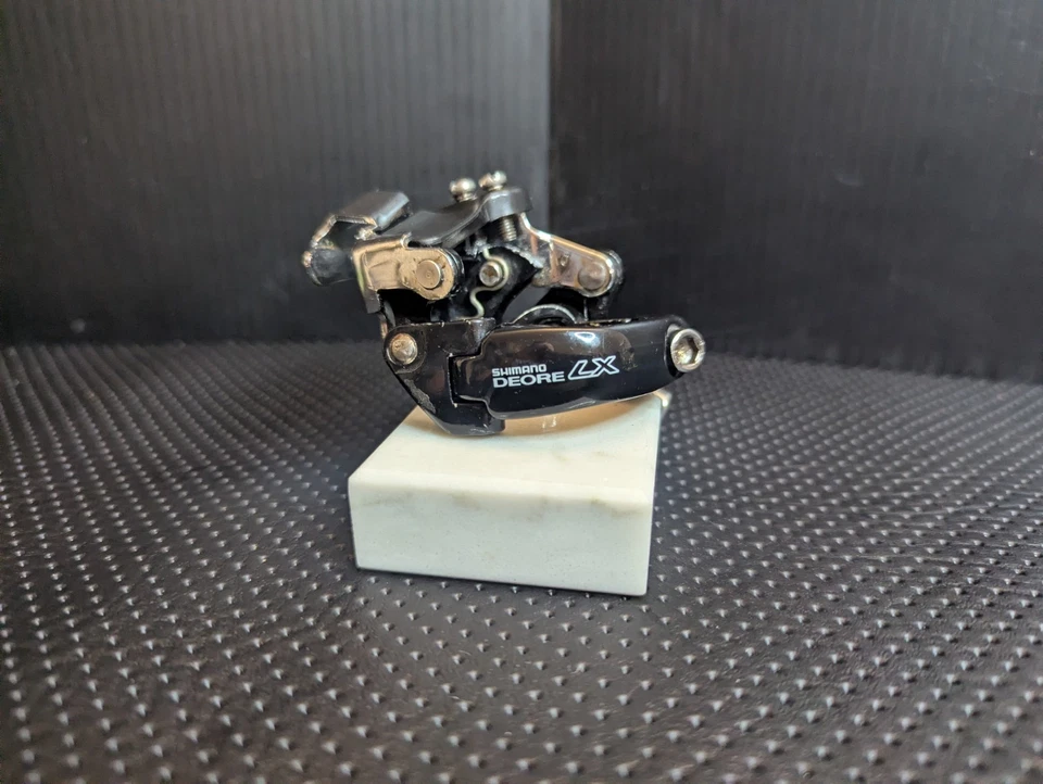 Mid 1990's Shimano Deore LX FD-M567 Clamp-on 28.6 mm Triple Front Derailleur - Image 2 of 4