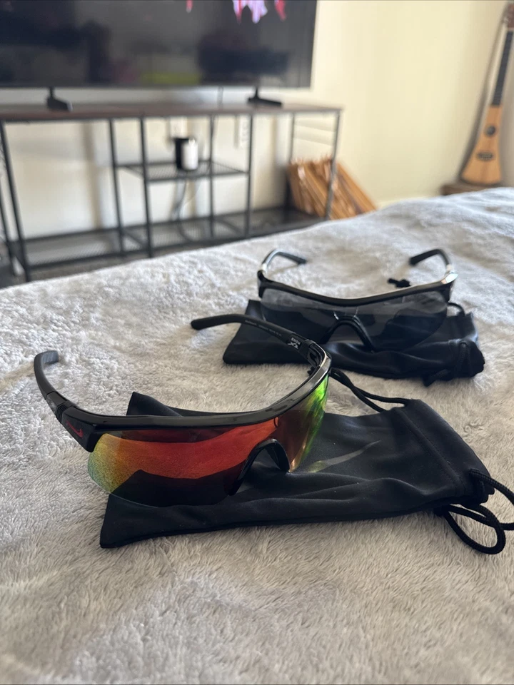 Paquete de gafas de sol Nike Show X1 para hombre DX6520-011 y DX6520-014 Foto 2 de 4