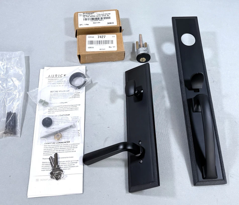 Juego de palancas de puerta de entrada con llave de latón macizo para diestros Signature Hardware Aurick Foto 3 de 4