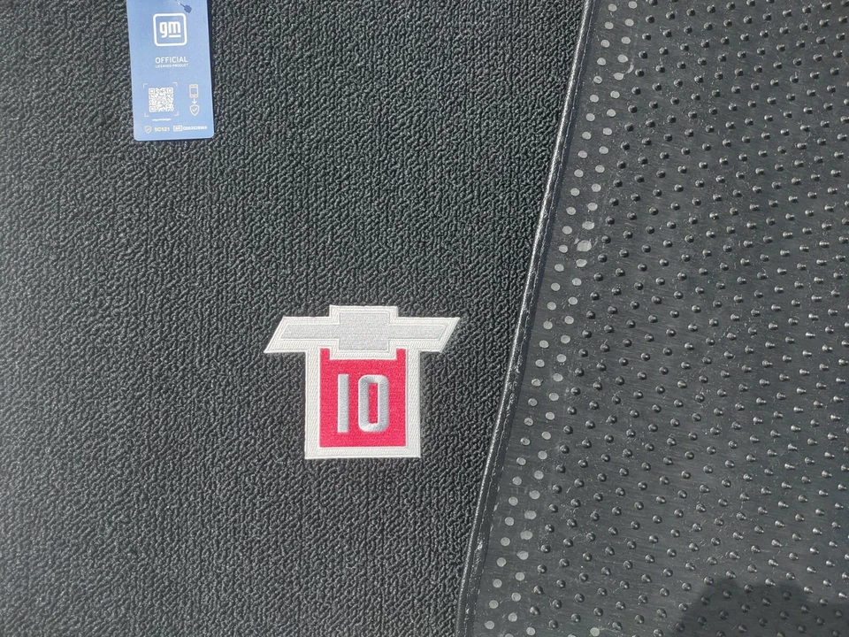 Alfombrillas de bucle negro para camioneta Chevy C10 1960-1970 2 piezas - logotipo C10 Foto 3 de 4