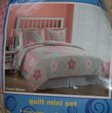Girls QUEEN BED SET Pink Green Pastel FLOWERS SQUARES Quilt Pillow Shams