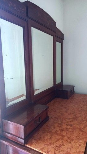 Comò inizio '900 con piano in marmo, specchio in appoggio e 2 comodini abbinati - Foto 6 di 10