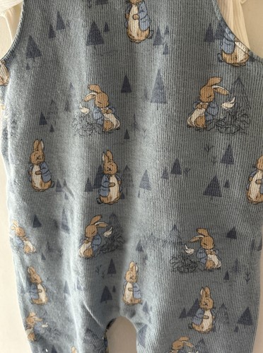 0-3 Monate Peter Rabbit gerippt blau Latzhosen & cremefarbener langärmeliger Body - Bild 5 von 5