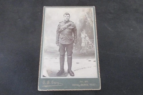 Vintage cabinet original photo - Military man, 1st BN. Royal Berks, Regt.