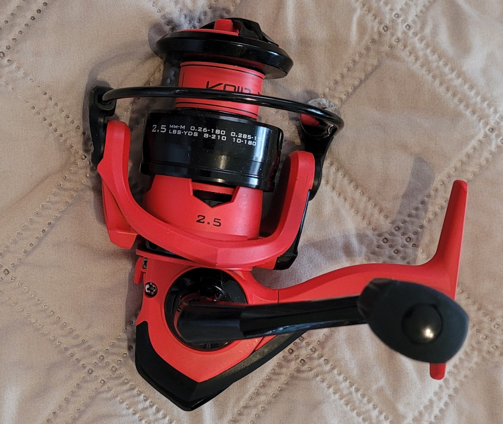 13 FISHING Void Spinning Reel 2.5 RED NEW! No Original Box