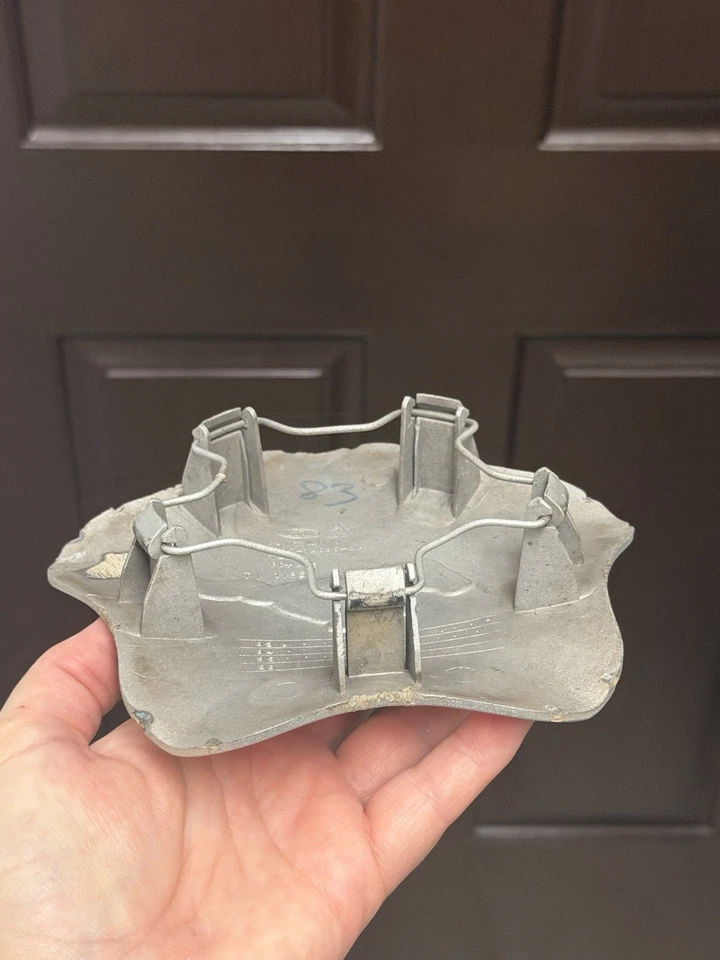 1994-1998 FORD MUSTANG V6 GT tampa central de roda F4ZC-1A096-DA prata - Imagem 4 de 4