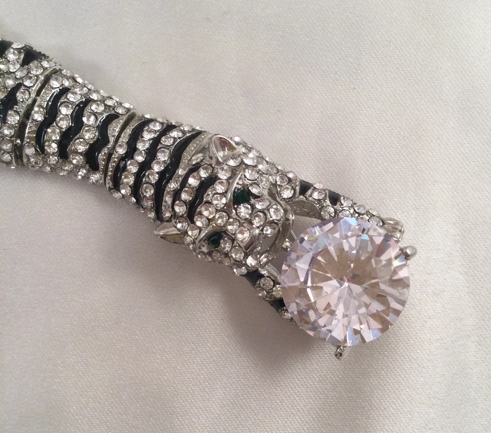 VINTAGE JEWELLERY LARGE SILVER TIGER BROOCH PIN ANTIQUE DECO DRESS JEWELRY    - image 4 of 4