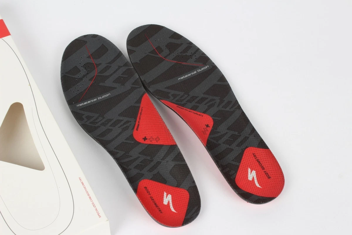 Specialized insoles with the metatarsal button clearance