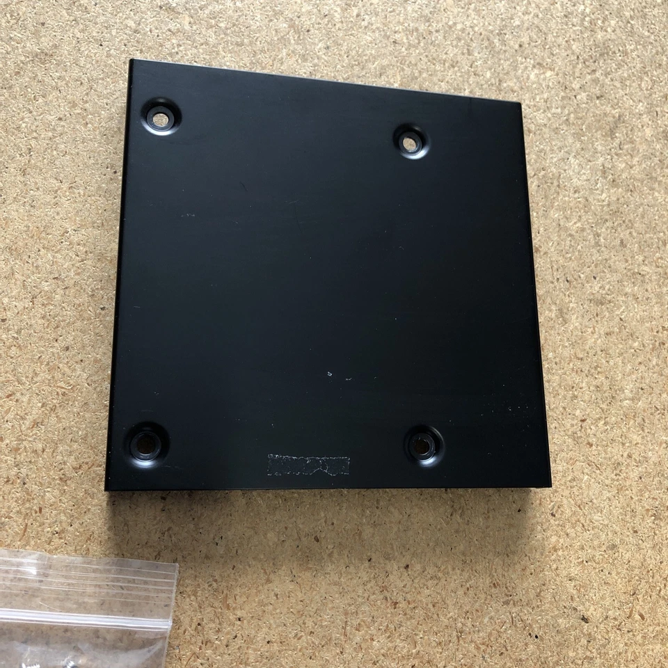 Insignia 2.5" Solid State Drive SSD Mount - 2.5'' to 3.5'' Drive Bay Desktop PC - Image 2 of 4