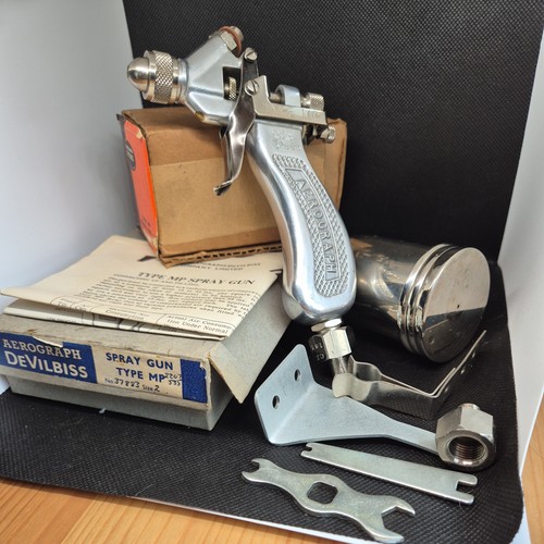 Paint Sprayer Gun Vintage DeVilbiss Aerograph mp 37883 gravity feed cup 2207 45