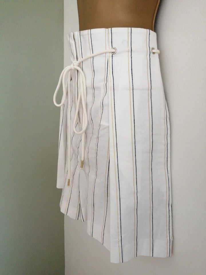 Tommy Hilfiger Shorts Size 10 Desert Escape cream white gold pinstripe NEW - Image 2 of 4