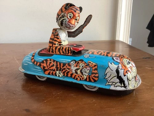Vintage Marx/ESSO tin lithograph wind-up tiger car   1966