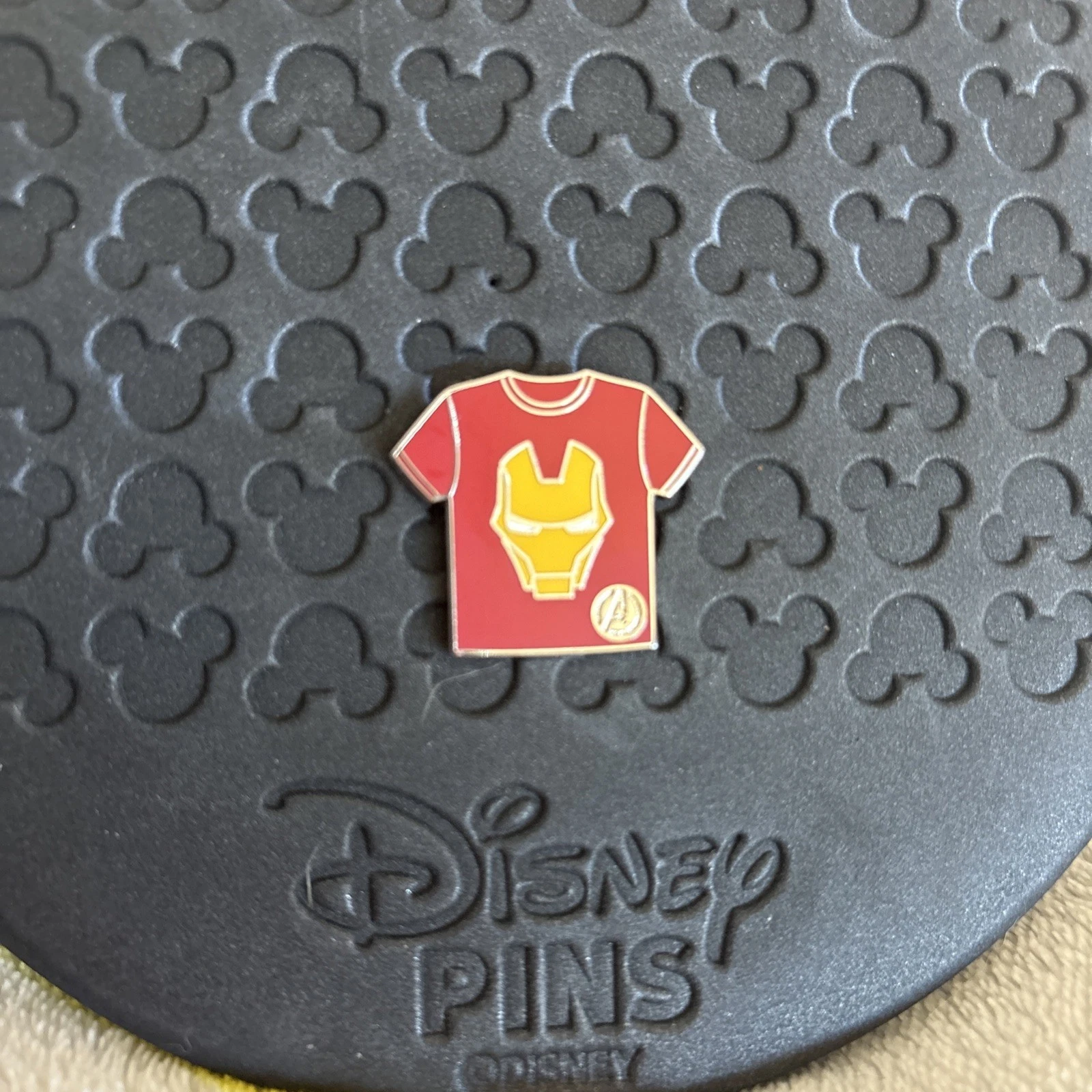 DLR 2024 Hidden Mickey Marvel T-Shirt Iron Man Chaser Disney Pin