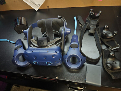 HTC Vive Pro Eye tracking full kit + 3 htc vive 3.0 trackers HTC Vive Pro Eye tracking full kit + 3 htc vive 3.0 trackers