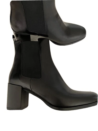 New Made In Italy boots. European Size 38, US Size 7.5