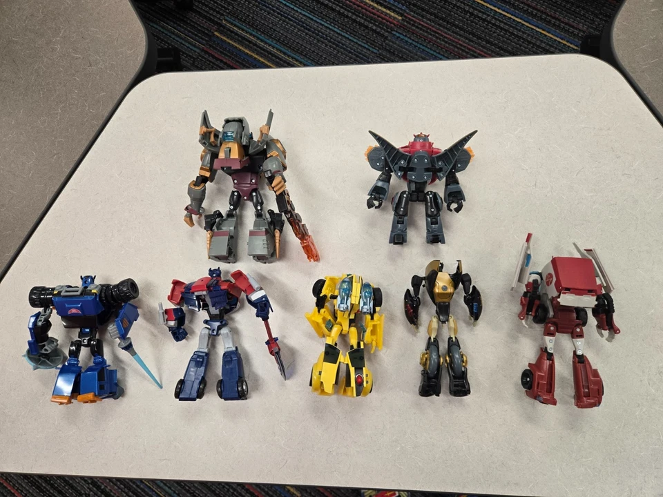 Transformers Animated: Lot of 11 Figures - Voyager & Deluxe Class, Activators - Image 3 of 4