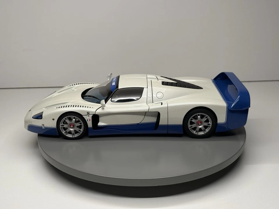AUTOART 1/18 75801 MASERATI MC12 PEARL WHITE (GTSPIRIT MINICHAMPS OTTO BBR HH) - Immagine 2 di 4
