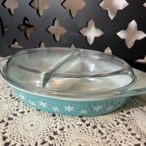 Vintage Pyrex Turquoise Snowflake 1.5 Quart Divided Casserole Dish with Lid