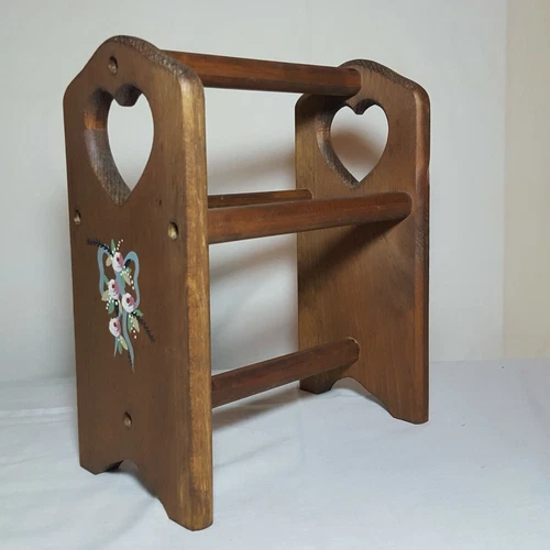 DOLL Size QUILT RACK HAND PAINTED preowned excellent condition