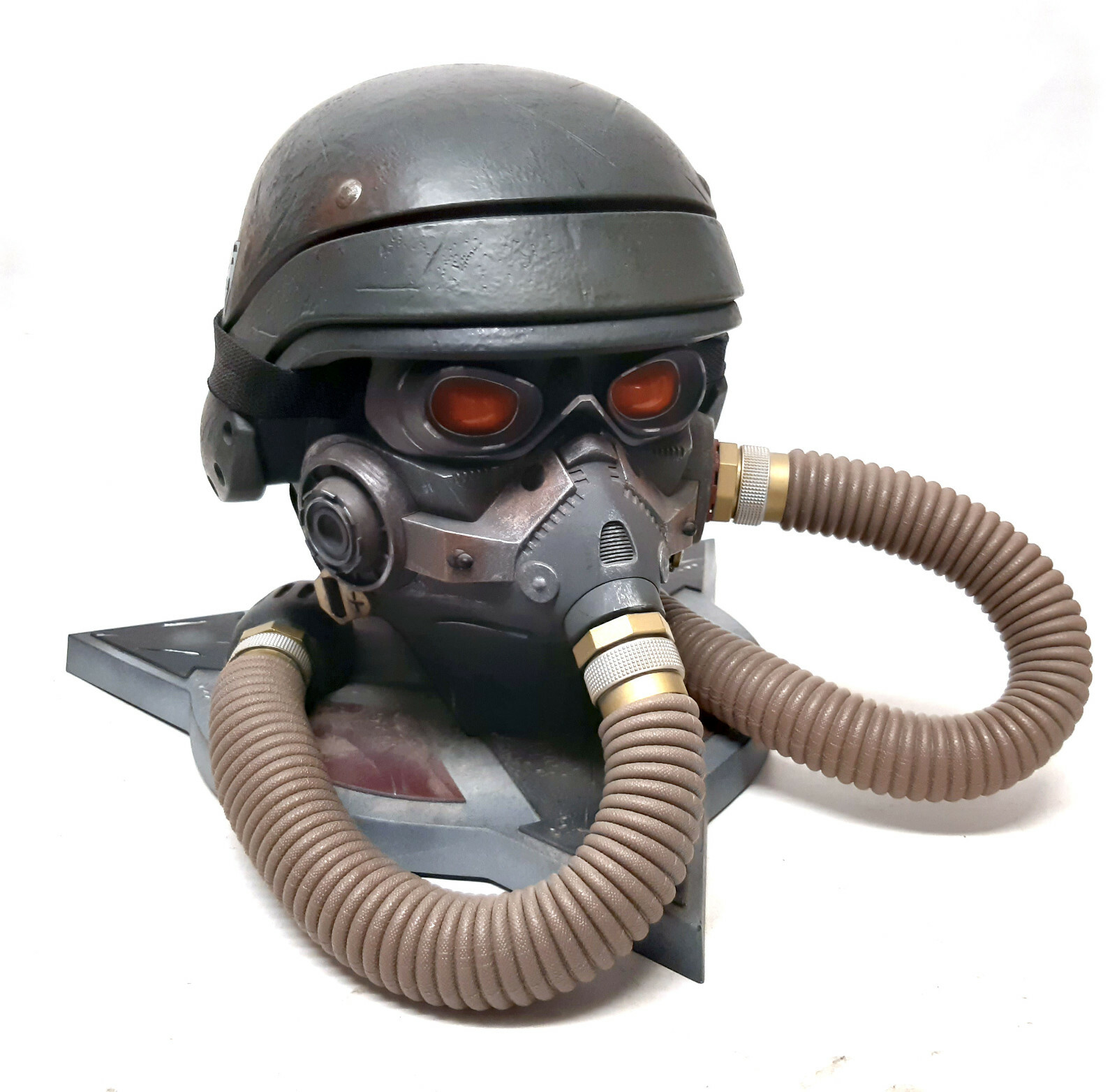 Killzone 3 limited edition packs in replica Helghast mask - GameSpot