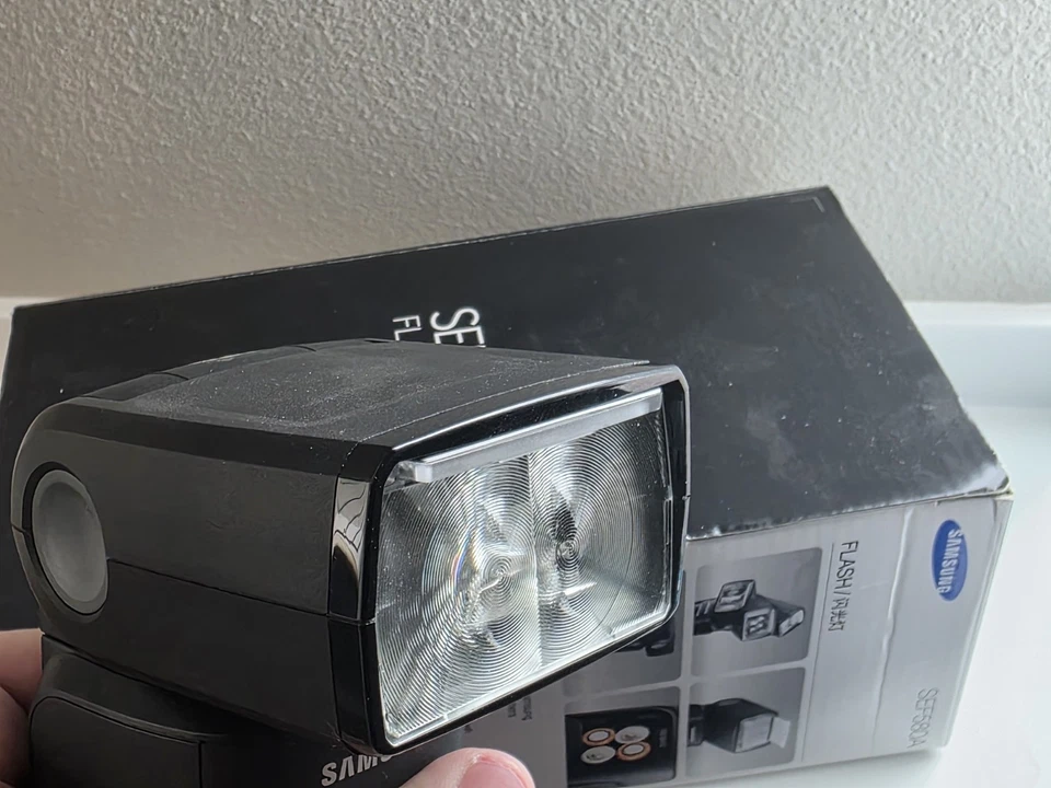 Samsung ED-SEF580A/US SEF580 Flash for NX Cameras - Black - Image 3 of 3