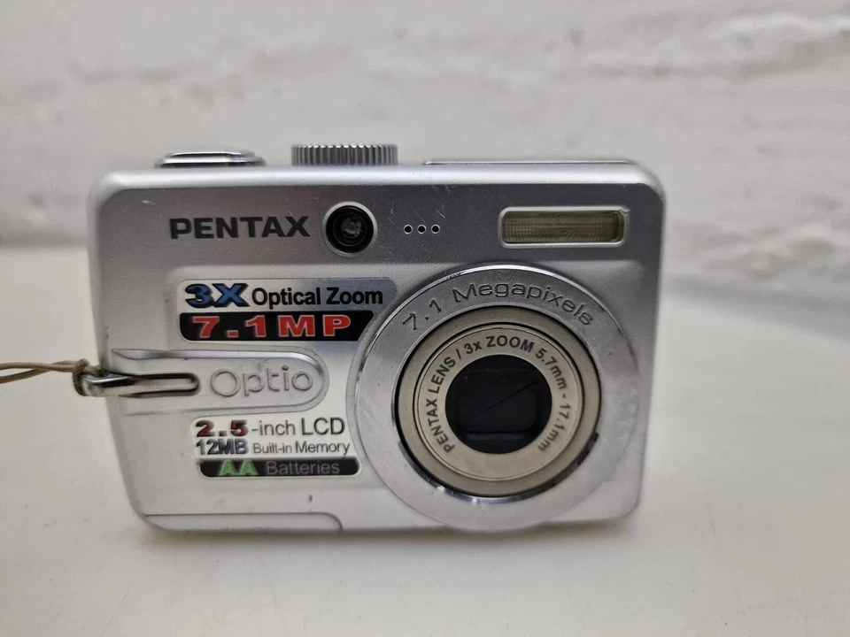 Pentax Optio E25 Digitalkamera 7.1MP 3x Zoom Silber Kompaktkamera getestet - Bild 3 von 4