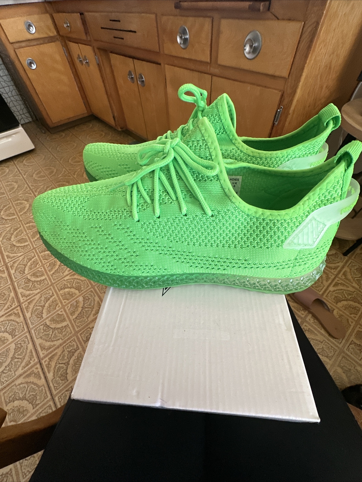 Sneakers da donna pony taglia 10M