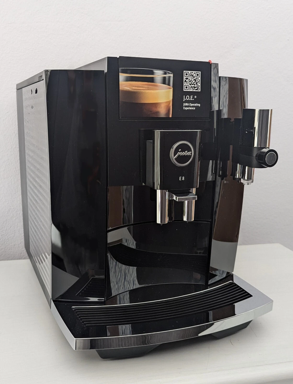 JURA E8 (EC) Piano Black 15584, P.A.G.2 grinder, aut. Espresso Machine, NEW!
Opens in a new window o