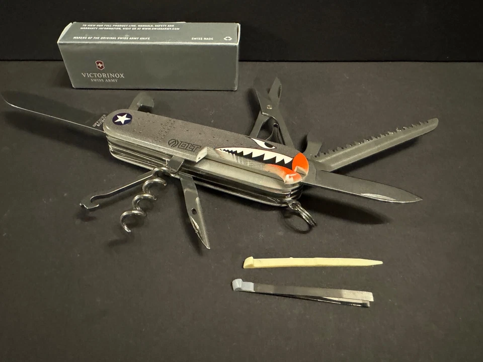 RARO! NAVAJA DE CAZA ORIGINAL VICTORINOX EJÉRCITO SUIZO "CAZADOR" WARHAWK SEGUNDA GUERRA MUNDIAL (P-40) Foto 2 de 4