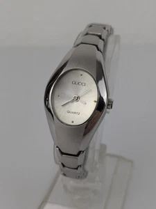 Montre pour femme vintage Y2k GUCCI quartz acier inoxydable ton argent 21 mm PILE NEUVE