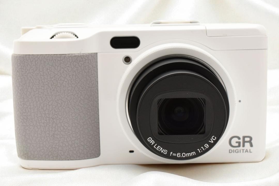 N Mint] RICOH GR DIGITAL IV Compact Digital Camera White w/Battery