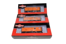 InterMountain HO Scale PFE Wood Refrigerator Cars 47416-17, 474416-14, 47410-15