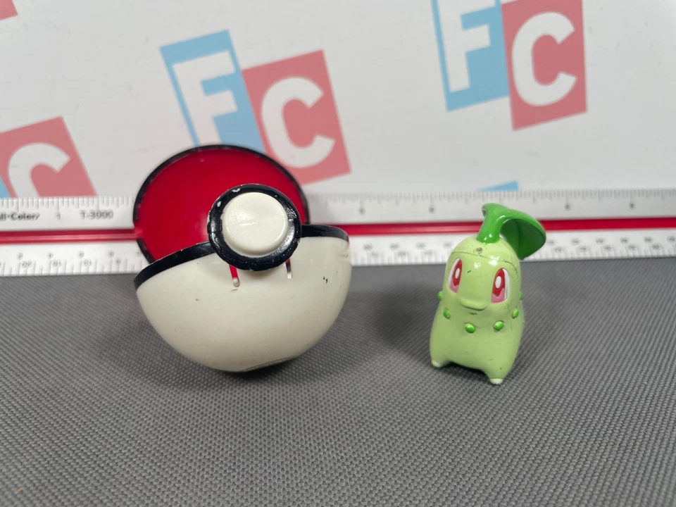 2000 Pokemon Basic Fun Chikorita Figure & Pokeball Retro Vintage RARE - Image 2 of 4