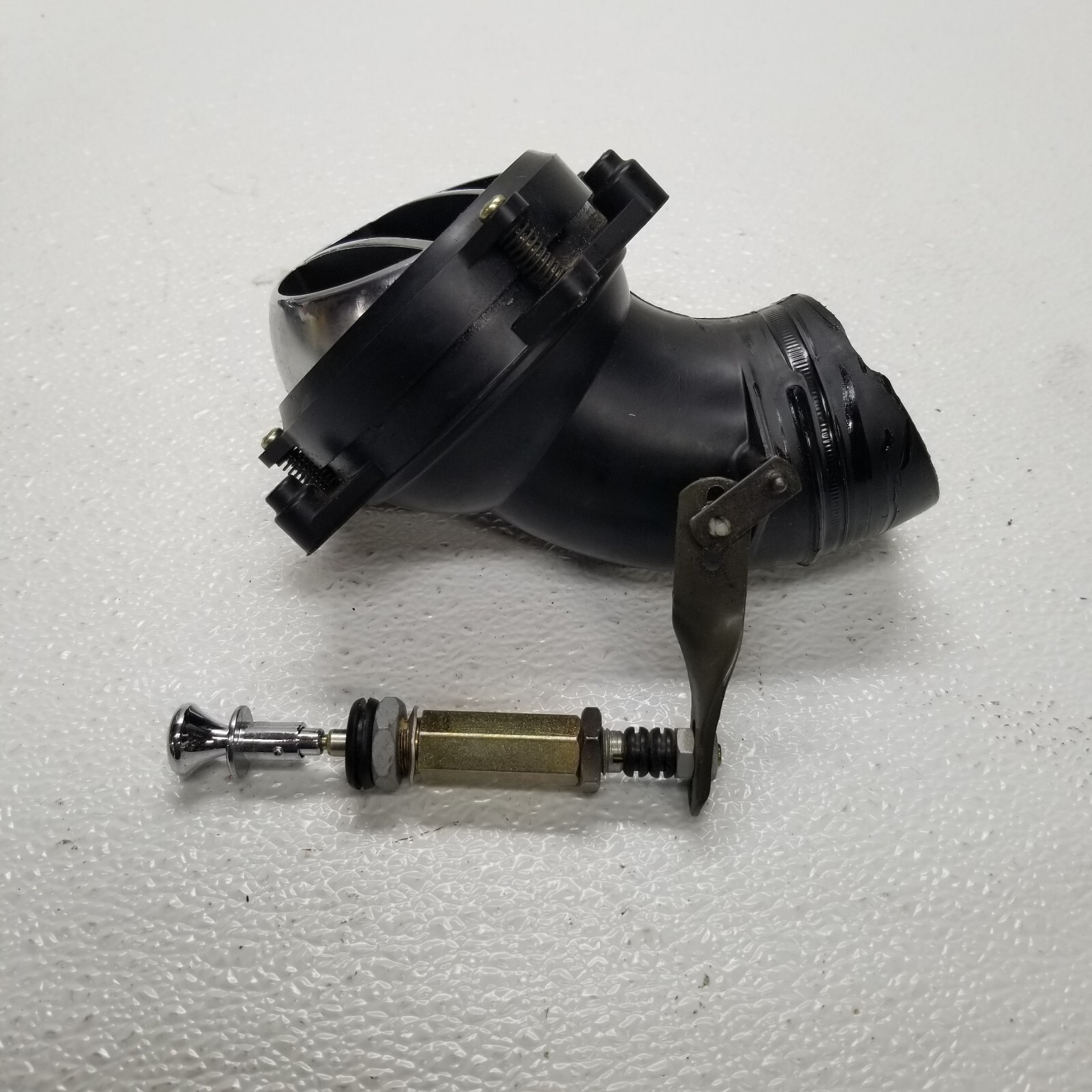 Rolls-Royce Silver Spirit Right Heater air duct P/N UB79930