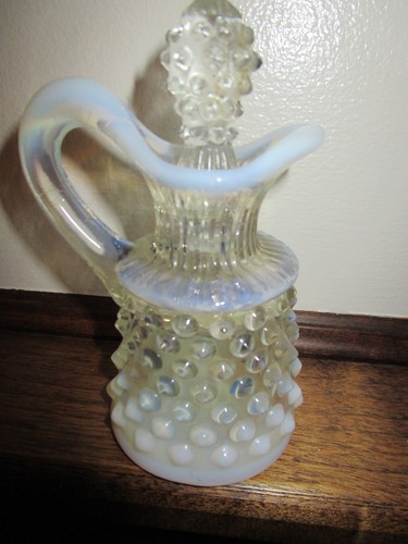 Vintage FENTON Moonstone OPALESCENT Hobnail Glass CRUET & STOPPER Hand Made USA - Picture 2 of 24