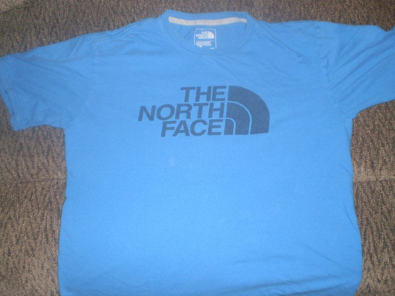 Short sleeve tee by The North Face men's small