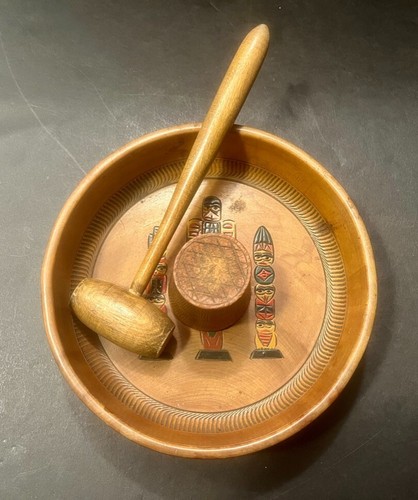 Vintage "Totem Pole" Wood Nut Bowl + Hammer - Picture 5 of 5