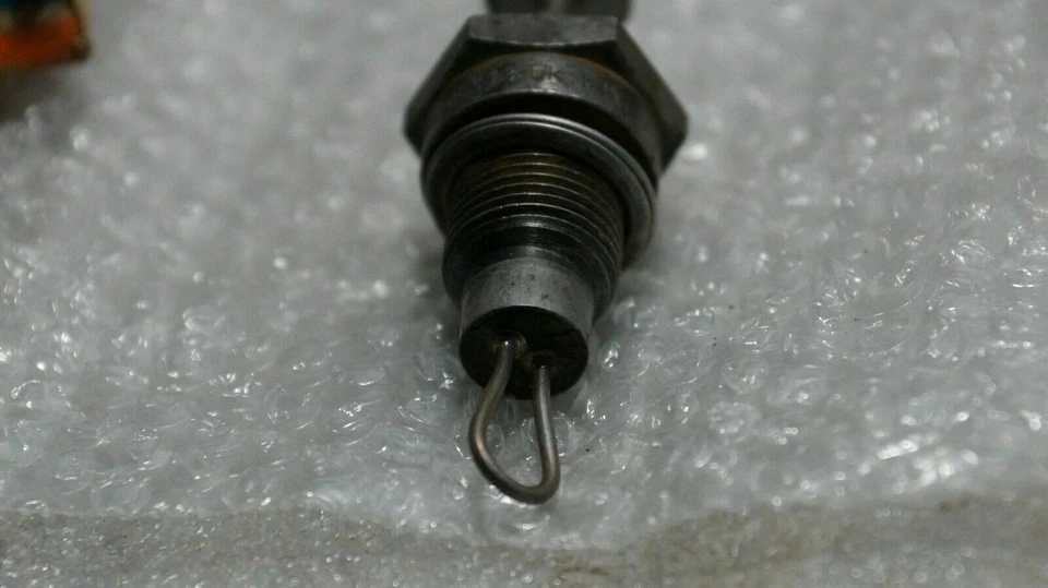 N.O.S. Genuine Beru 313GK 1,2V glow plug BOSCH KE/GA 1/11 Deutz 1169111 - Image 3 of 4