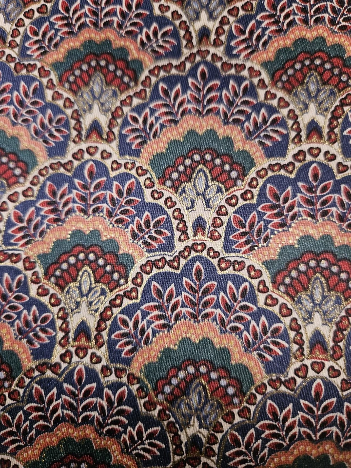 VTG Ambiance HTF Scalloped Art Deco Style Print Cotton Fabric 4.25 Yards X 55"W - Image 4 of 4