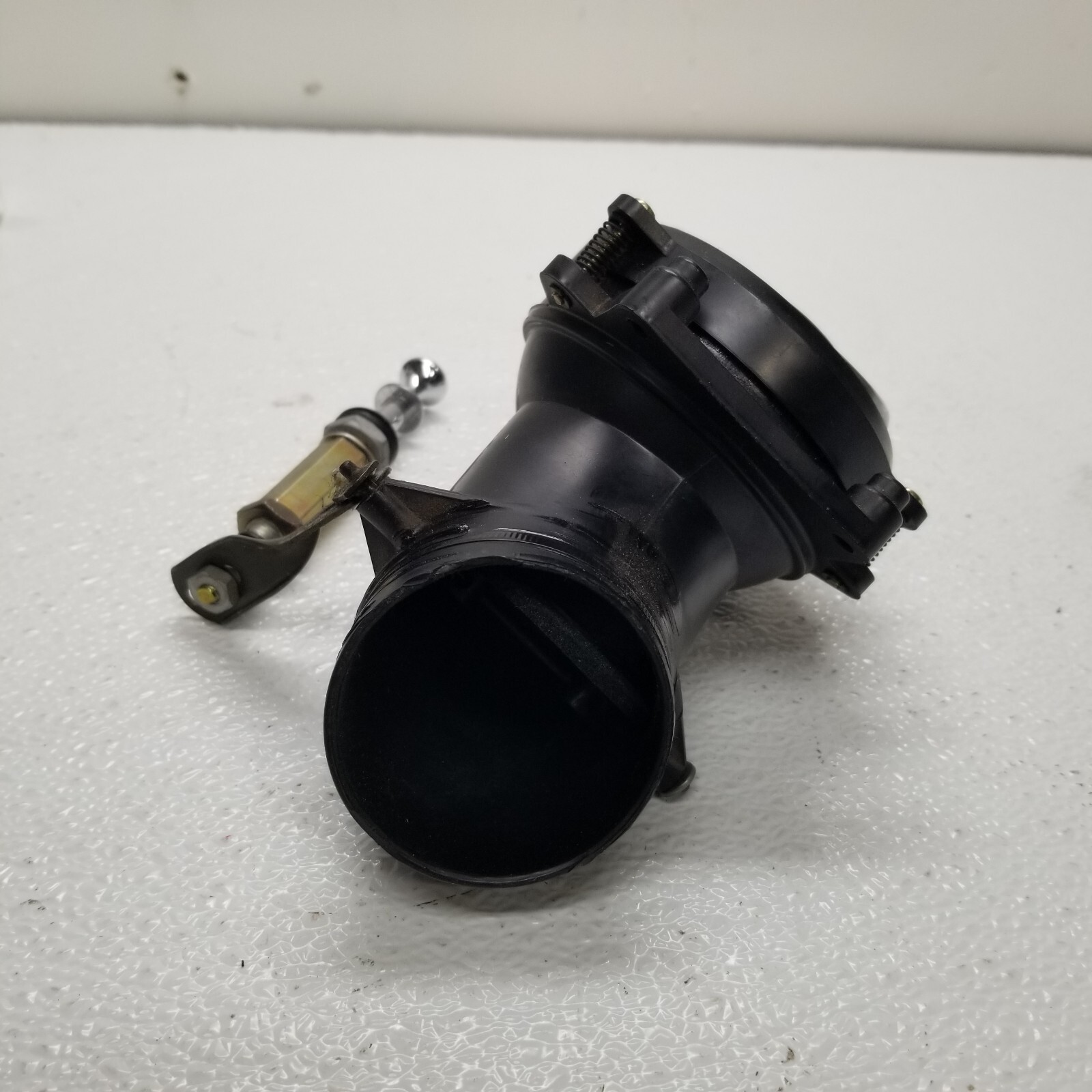 Rolls-Royce Silver Spirit Right Heater air duct P/N UB79930