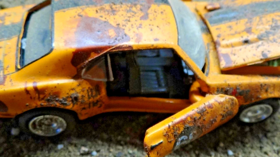 1968 Pontiac firebi car Weathered Custom Wrecked Barn Find Abandon Junkyard 1/64 - Image 4 of 4