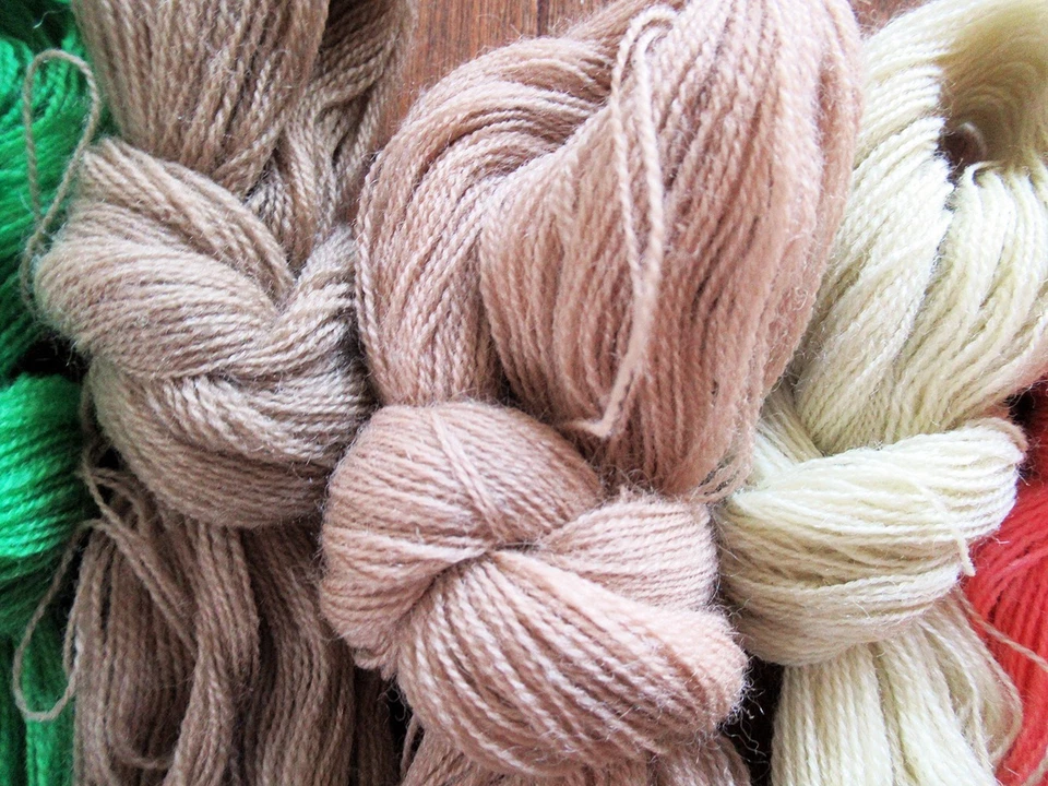 LOT of 12 hanks French MEDICI WOOL 12 colors 5.3 ounces vintage fine wool yarn - Image 3 of 4