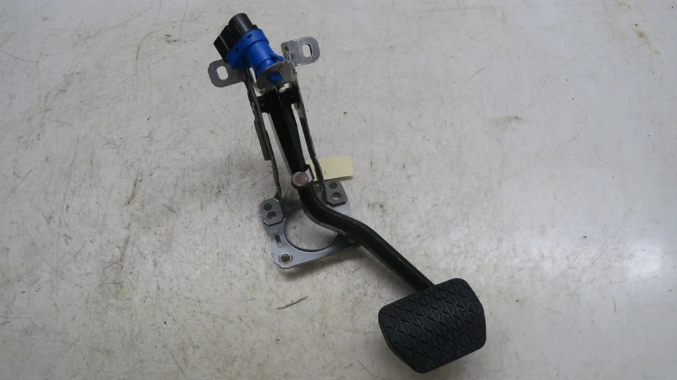 Conjunto de pedal de freno para conductor delantero izquierdo Mazda MX-5 Miata 2016-2024 OEM Foto 2 de 4