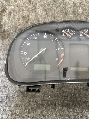 2004-2006 Volkswagen Golf Speedometer KPH Instrument 135k Cluster 880.482.01 OEM - Picture 4 of 6